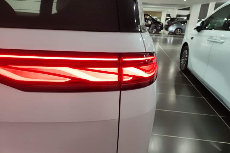 Used BYD Xia 2025 DM-i 1.5T 180km Excellence Model Right Rear Taillight