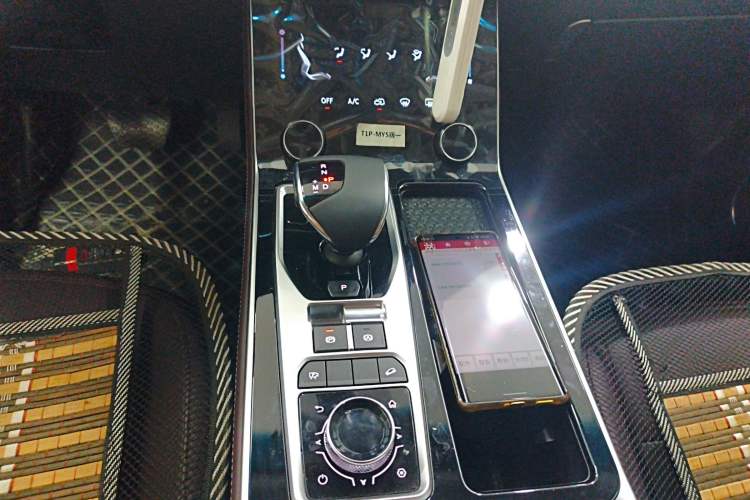 Used JETOUR X90 PLUS 2025 Beyond Edition 1.6TD DCT Villa 7 Seats Gear Lever