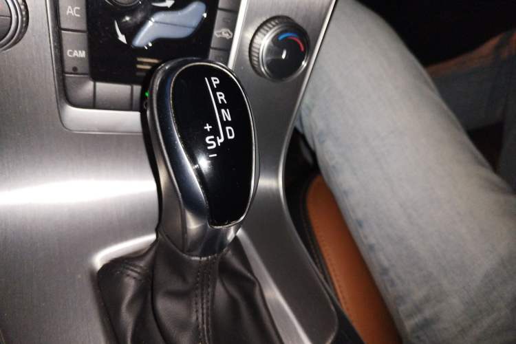 Used Volvo S60 2018 S60L T4 Smart & Ambitious Edition Gear Lever