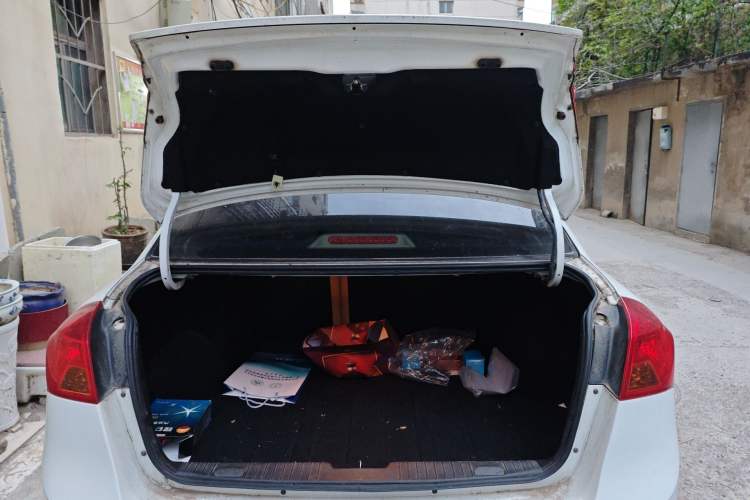 Used Buick Excelle 2015 1.5L Automatic Classic Model Trunk