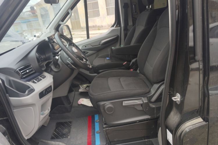 Used SAIC MAXUS Xintu V90 2024 ZhiJie 2.0T Automatic Front-Drive Long-Wheelbase High-Roof Model with Single Rear Tire 6/7 Seats