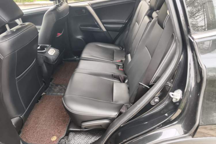 Used Toyota RAV4 2019 2.0L CVT Two-Wheel Drive Luxury Version China VI Standard