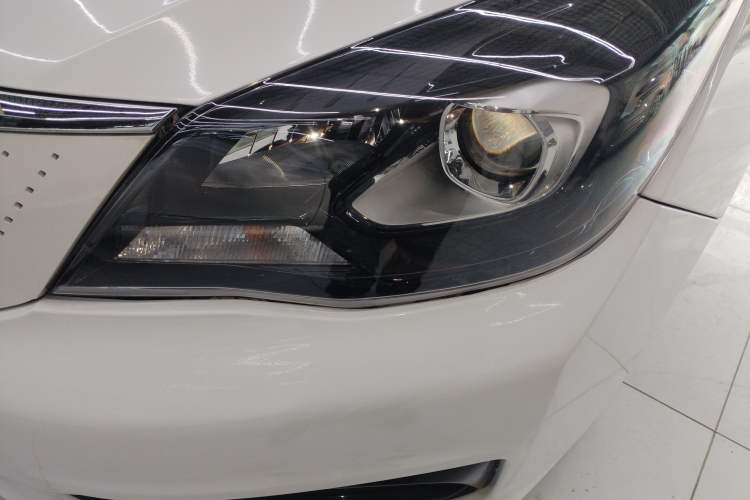 Used Dongfeng Aeolus E70 2023 500 Smart Edition Lithium Iron Phosphate 48.6 kWh 120 kW
