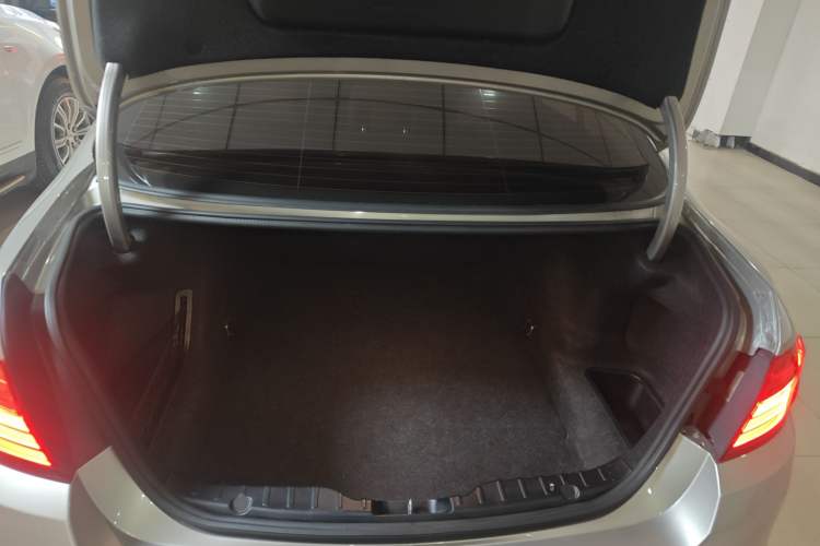 Used BMW 5 Series 2014 525Li Leading Model