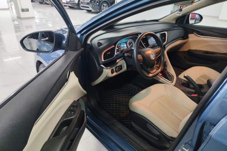 Used Buick GT 2015 15N Automatic Elite Version Driver Seat