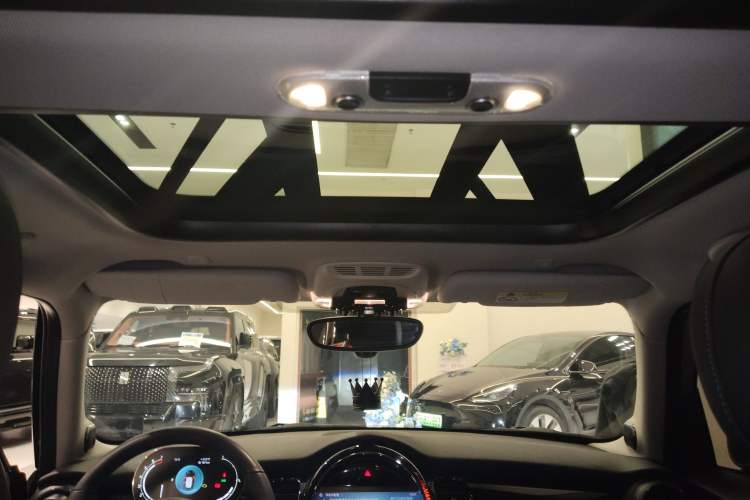 Used MINI MINI 2023 1.5T COOPER Artist Five-Door Edition