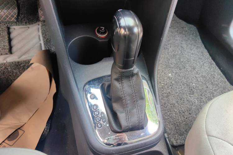 Used Volkswagen Polo 2013 1.4L Automatic Comfort Edition Gear Lever