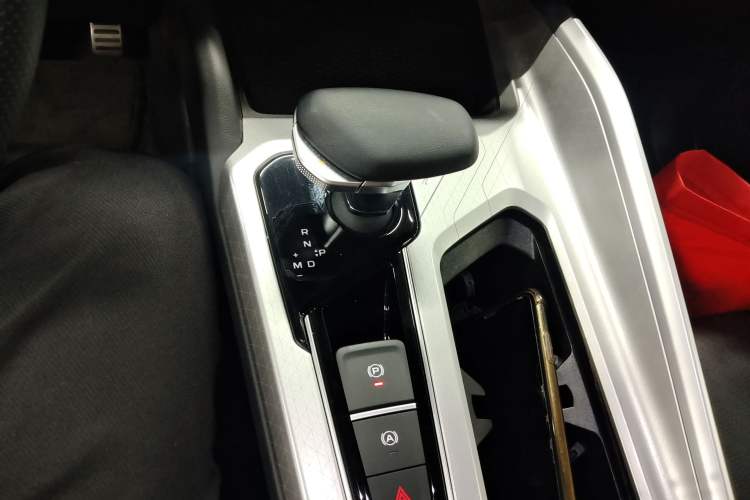 Used Geely Auto Preface 2024 2.0TD Qingyun Edition Gear Lever