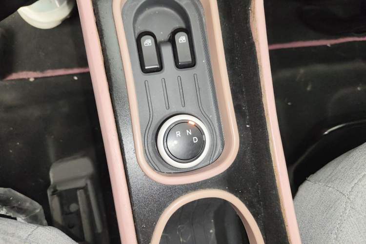 Used Wuling Hongguang MINIEV 2021 Macaron Fashion Edition Lithium-Ion Battery Gear Lever