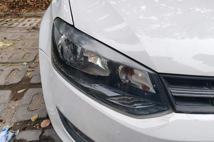 Used Volkswagen Polo 2011 1.6L Automatic ZhiShang Version Right Front Headlight