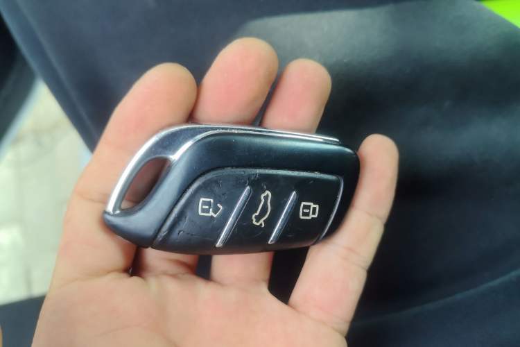 Used Roewe Clever 2021 302 km New Four-Seater Super-Efficient Version Vehicle Key