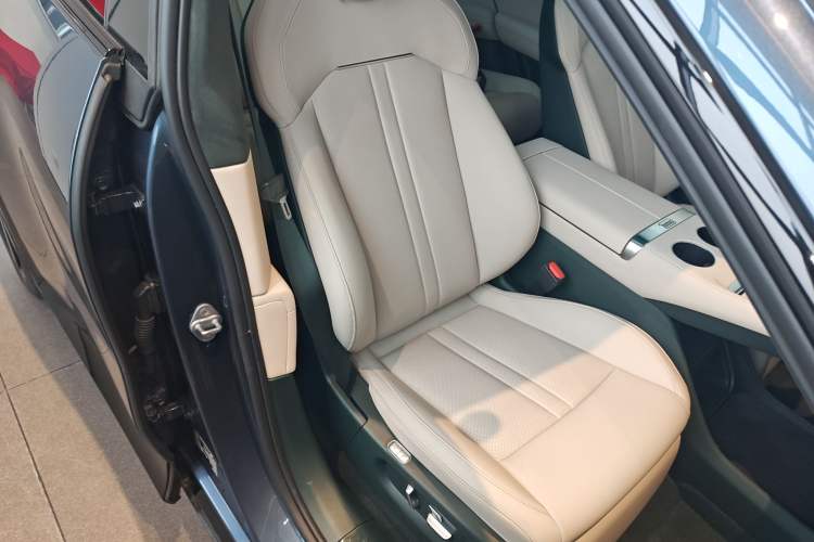 Used Xiaomi Auto YU7 2025 Ultra-Long Range High-Performance All-Wheel-Drive Max Edition