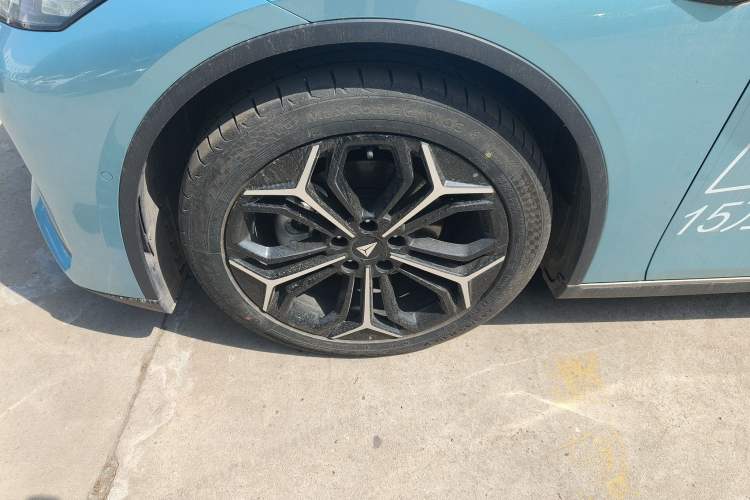 Used Deepal L07 2024 230Max Qiankun Intelligent Driving ADS SE Range-Extended Version Left Front Wheel Hub