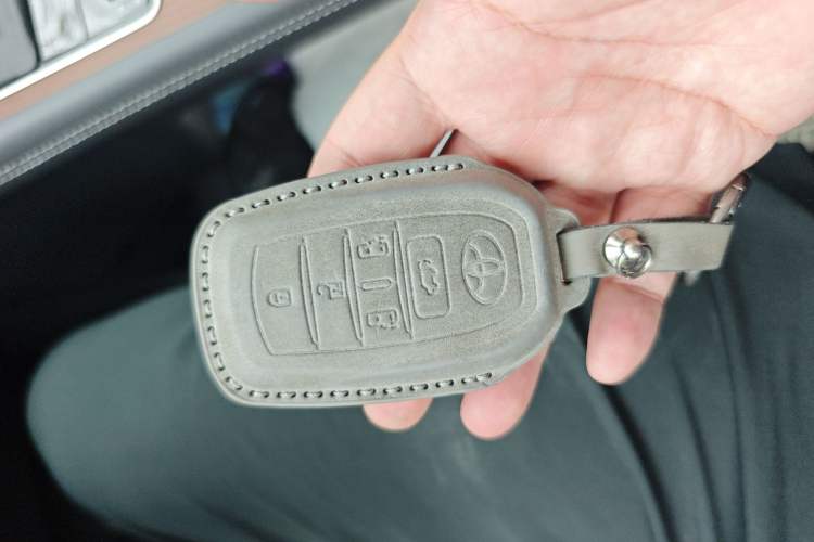 Used Toyota SIENNA 2024 2.5L Hybrid Comfort Edition Vehicle Key