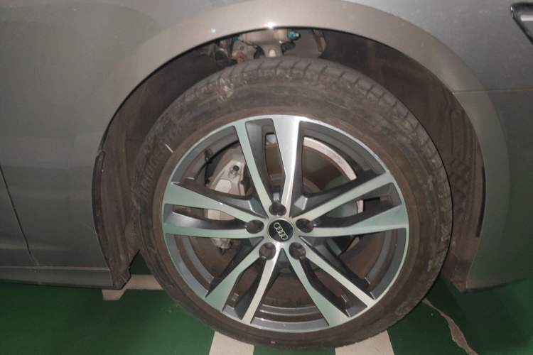 Used Audi A6 2023 Avant Futurist 45 TFSI Prestige Dynamic Edition Right Front Wheel Hub