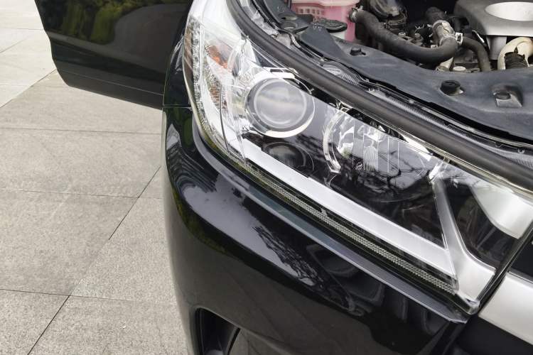 Used Toyota Highlander 2018 2.0T Four-Wheel Drive Luxury Version 7 Seats China VI Standard