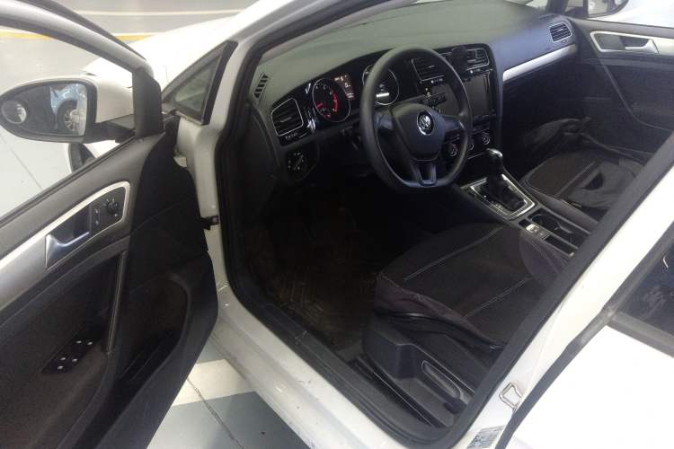 Used Volkswagen Golf 2018 1.6L Automatic Fashion Model
