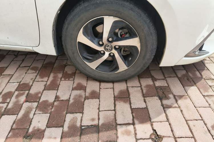 Used Toyota Levin 2017 Revised Dual-Engine 1.8H GS E-CVT Elite Sunroof Version China V Standard Right Front Wheel Hub