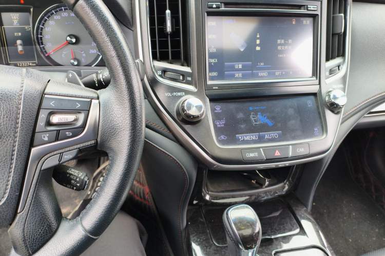 Used Toyota Crown 2018 2.0T Fashion Edition Audio And AC Panel