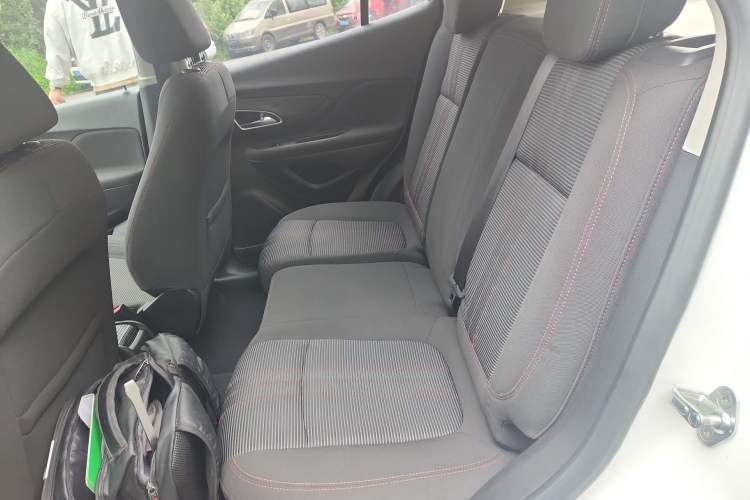 Used Buick Encore 2015 1.4T Automatic Two-Wheel Drive Urban Elite Version
