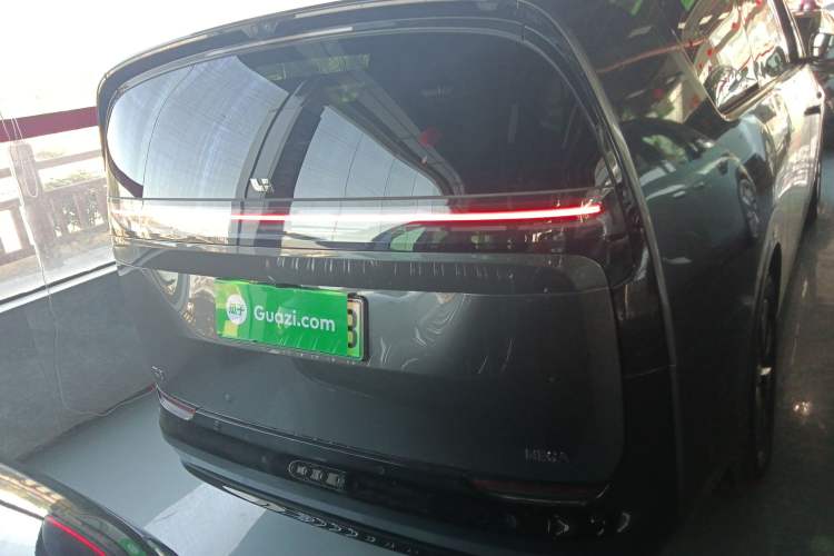 Used Li Auto MEGA 2024 Ultra Model Exterior 4
