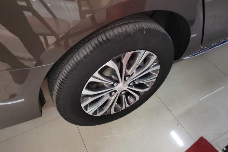 Used Buick GL8 2023 Facelifted Land Cruiser Executive Luxury Version