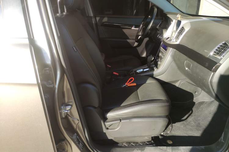 Used Chevrolet Captiva 2015 2.4L 4x4 Flagship Edition 7-Seater
