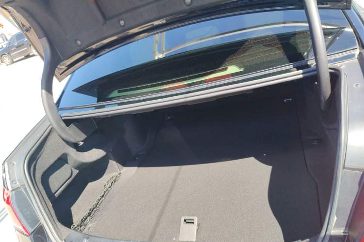 Used Mercedes-Benz E-Class 2015 Restyled E 260 L Sport Edition Trunk