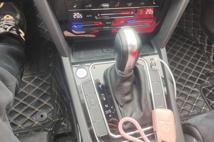 Used Volkswagen Magotan 2020 330TSI DSG Luxury Edition Gear Lever