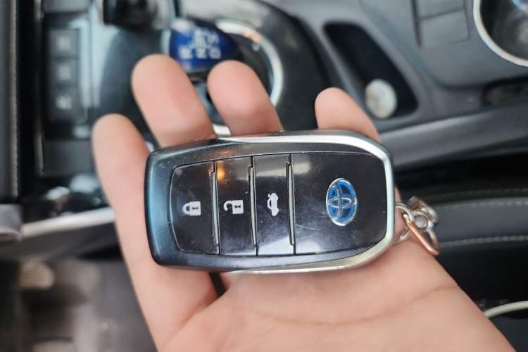 Used Toyota Corolla 2018 Dual-Engine 1.8L E-CVT Smart Edition
