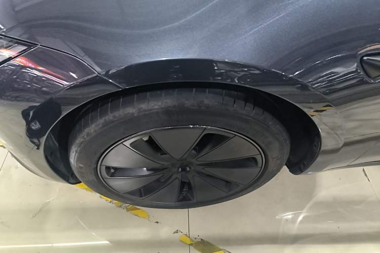 Used Tesla Model 3 2023 Rear-Wheel-Drive Version Left Front Wheel Hub