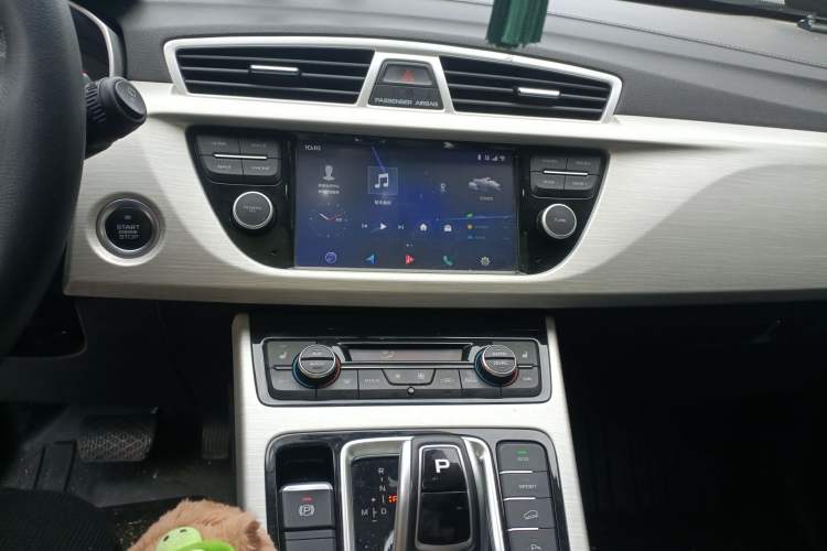 Used Geely Auto Emgrand X7 Sport 2020 1.8TD DCT Two-Wheel Drive Smart Connect 4G-Enabled Version
