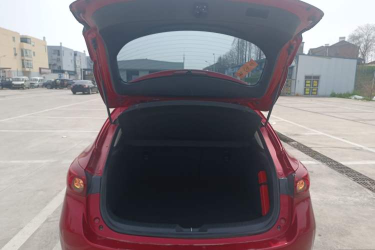 Used Mazda Mazda 3 Axela 2016 Hatchback 1.5L Automatic Luxury Model