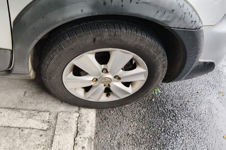 Used Nissan Livina 2008 Jingrui 1.6L Automatic Smart Edition Right Front Wheel Hub