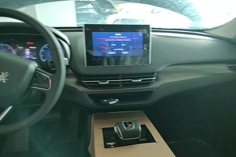 Used Hongqi E-QM5 2022 431 km Charge & Enjoy Edition
