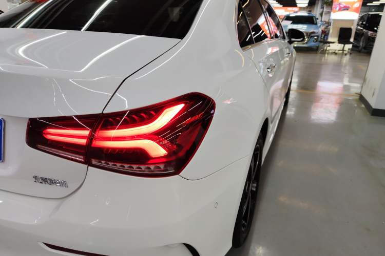 Used Mercedes-Benz A-Class 2022 Revised Version A 200 L Sport Sedan Fashionable Style Exterior 3