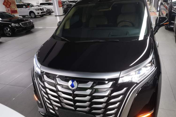 Used Denza D9 2025 DM-i Intelligent Drive 1020 Four-Wheel Drive Prestige Model