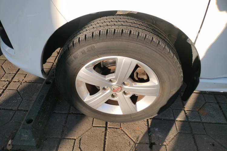 Used Jinbei Gold Hiace 2021 2.0L Passenger Van Travel Lion Mid-Size Air-Conditioned Version 9 Seats
