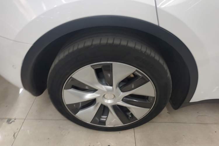 Used Tesla Model Y 2022 Long-Range All-Wheel-Drive Version
