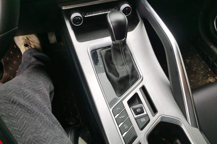 Used Geely Auto Coolray 2020 PRO 240T DCT Hunter Gear Lever