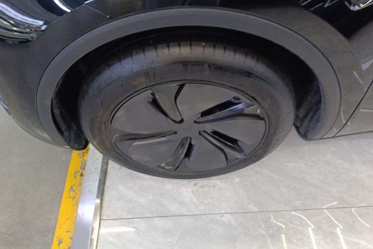 Used Tesla Model Y 2025 Rear-Wheel-Drive Version Left Front Wheel Hub