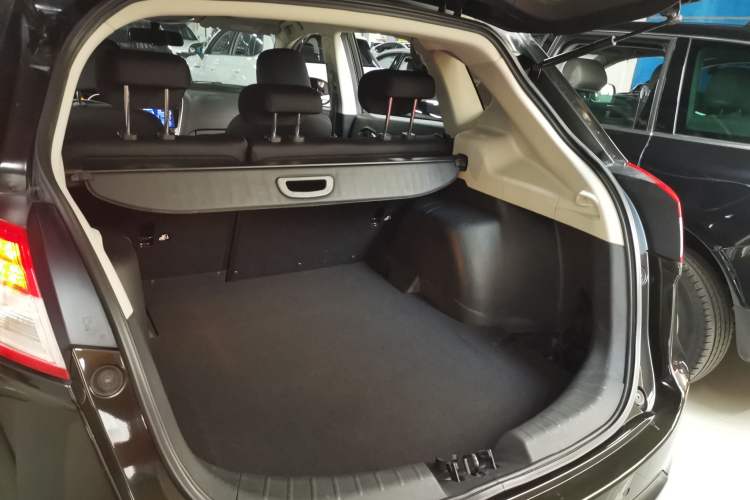 Used GAC Trumpchi GS5 2014 2.0L Automatic Two-Wheel Drive Deluxe Edition Trunk