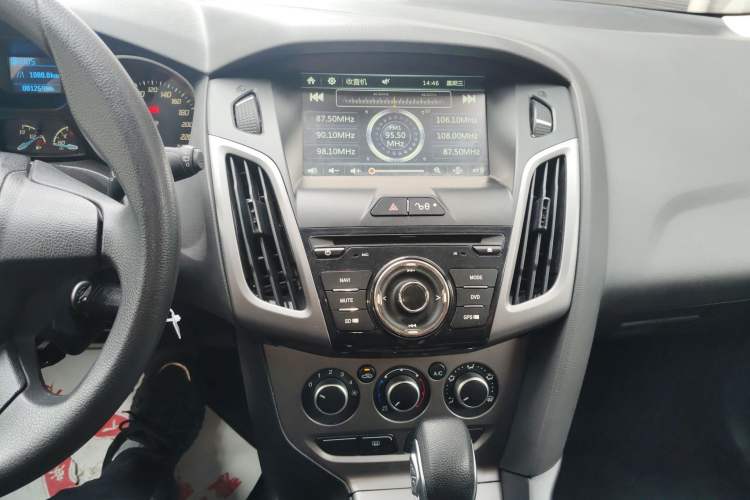 Used Ford Focus 2012 Hatchback 1.6L Automatic Comfort Model Audio And AC Panel