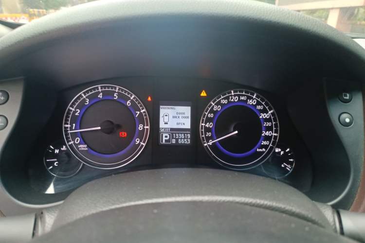 Used Infiniti QX50 2013 2.5L Two-Wheel-Drive Elegant Edition