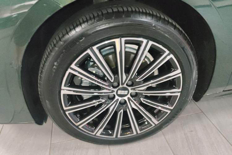 Used Geely Galaxy 8 2025 130km EM-i Flagship Edition Left Front Wheel Hub