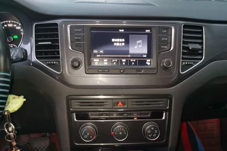 Used Volkswagen Golf Sportsvan 2016 230TSI Automatic Trend Edition Audio And AC Panel