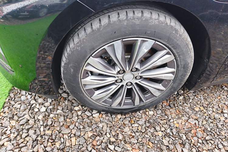 Used Hongqi E-QM5 2022 431 km Charge & Enjoy Edition