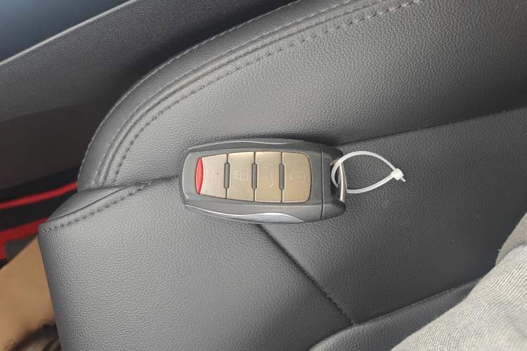 Used Haval H6 2017 Blue Label 2.0T Automatic Two-Wheel Drive Smart Edition Vehicle Key