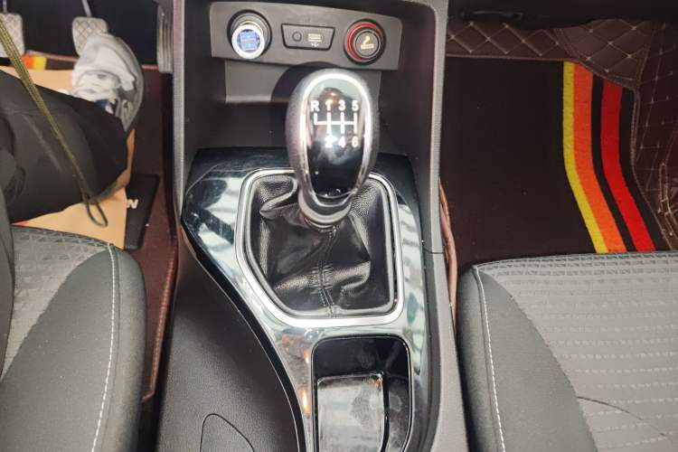 Used Baojun 730 2019 1.5T Manual Fashion Model 7-seater China VI