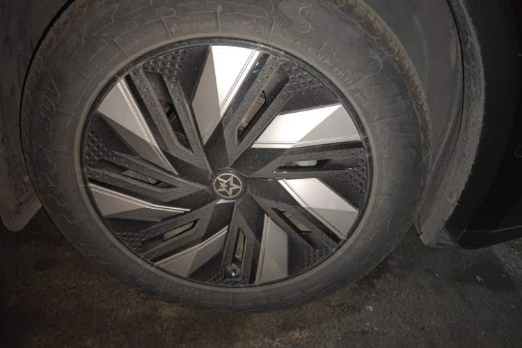Used Venucia V DD-i 2023 110km iT Version Right Front Wheel Hub